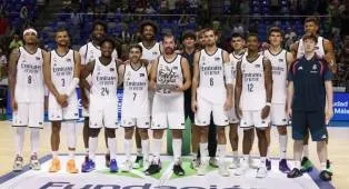 Real Madrid Angkat Trofi Setelah Tumbangkan Unicaja