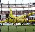 Tepis Penalti Nadiem Amiri, Noah Atubolu Cetak Sejarah Baru di Bundesliga