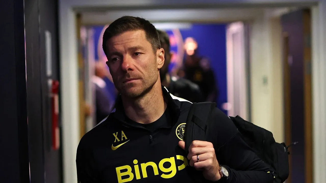 Xabi Alonso akui pertahanan Chelsea masih rapuh dan butuh waktu untuk berkembang