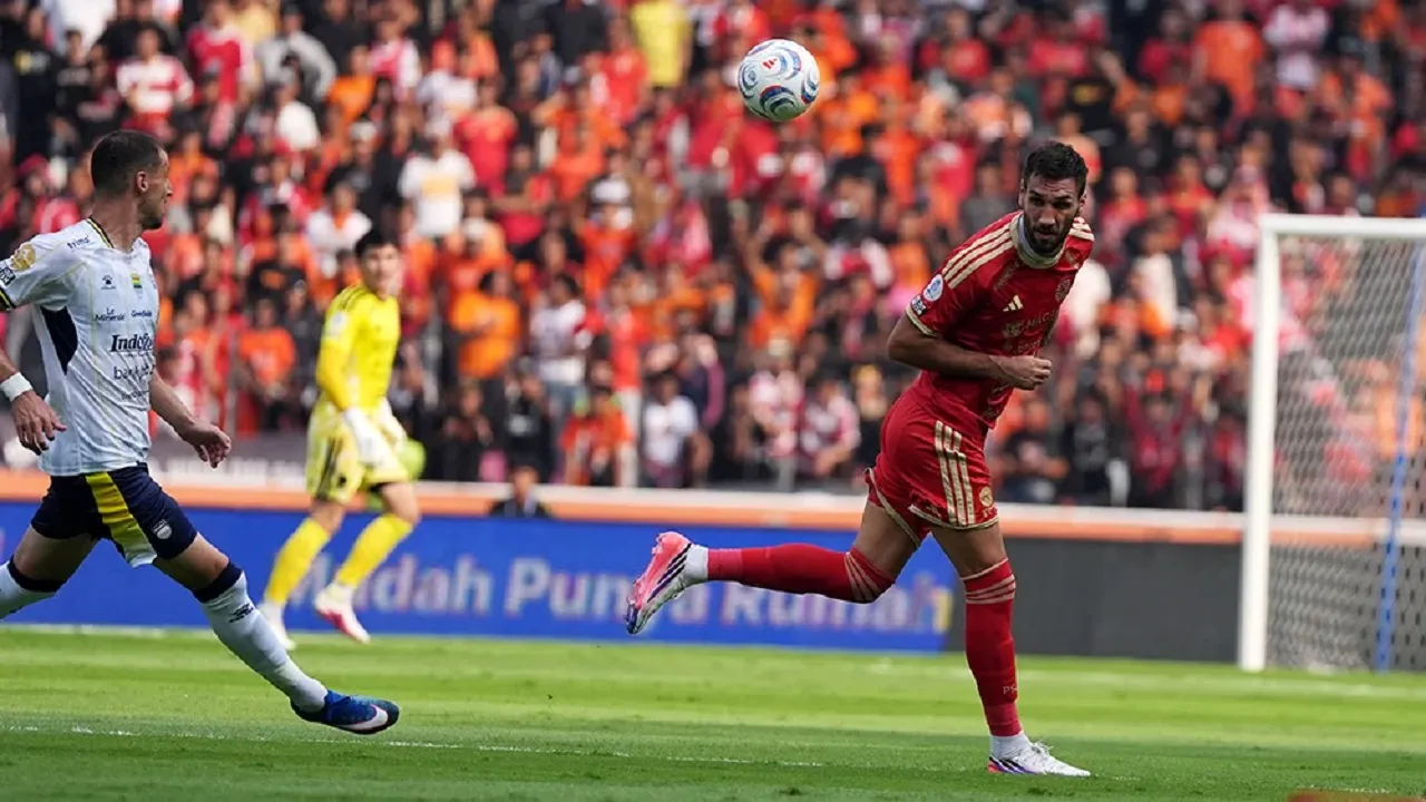 Pemain bertahan Persija Jakarta, Denis Kolinger
