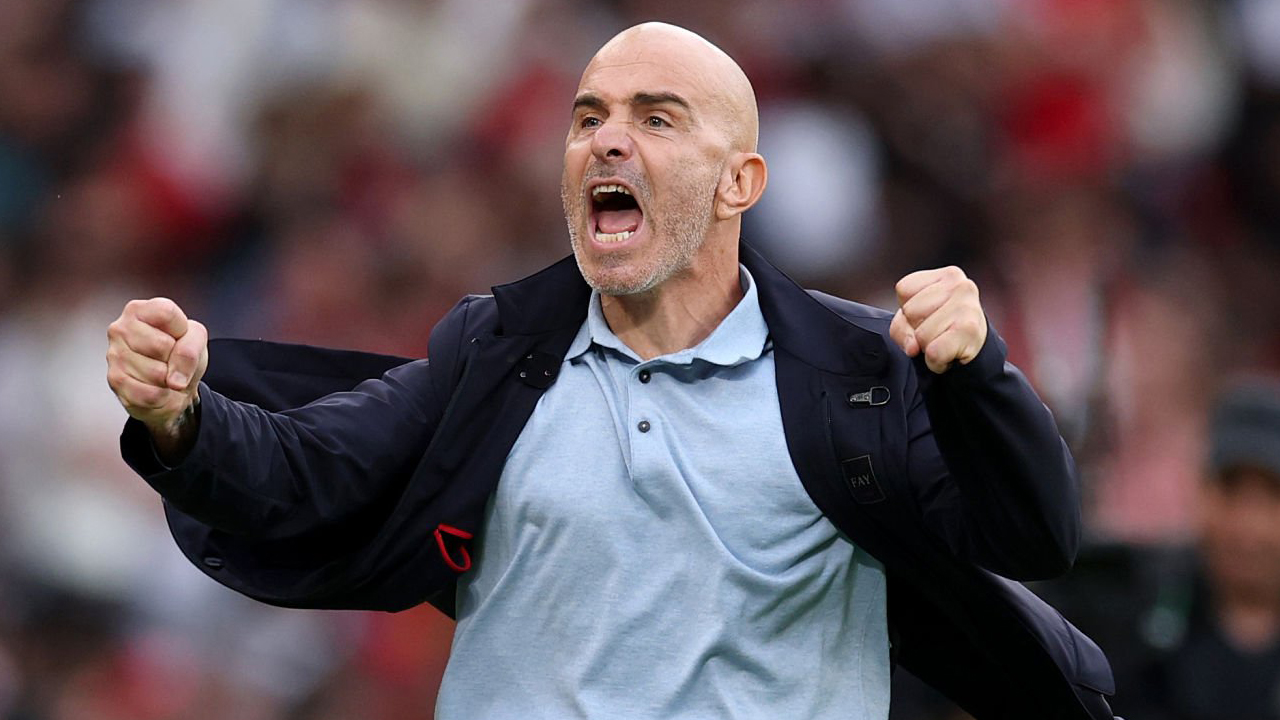 Enzo Maresca Puas Manchester City Taklukkan MU dengan 10 Pemain