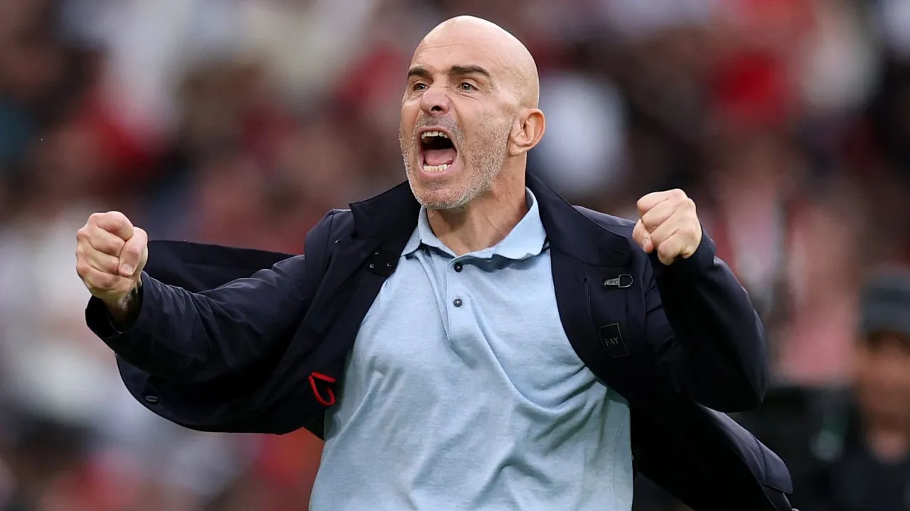 Enzo Maresca Puas Manchester City Taklukkan MU dengan 10 Pemain