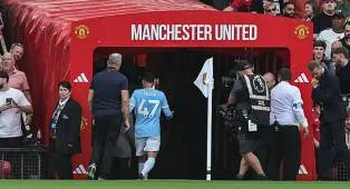 Enzo Maresca Tak Keluhkan Kartu Merah Phil Foden