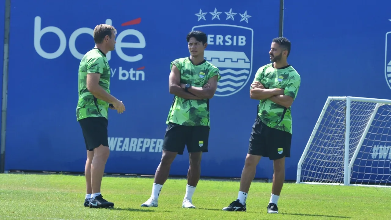 Asisten pelatih Persib, Achmad Jufriyanto
