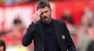 Manchester United Tumbang, Michael Carrick Pertanyakan Gol Haaland