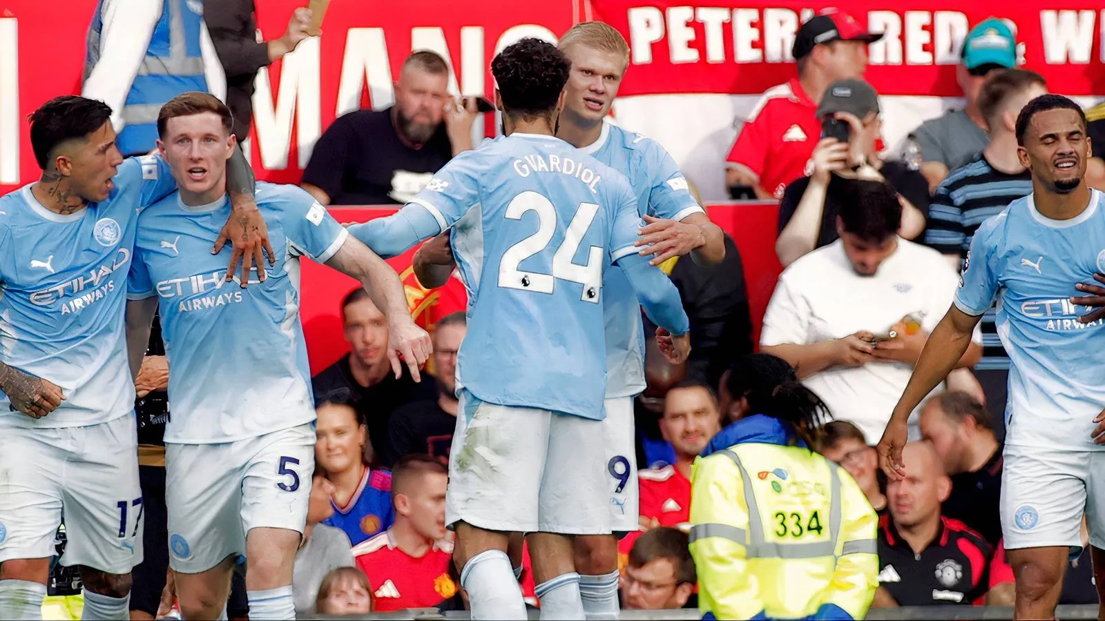 Mantan Wasit Premier League Tegaskan Gol Haaland ke Gawang Man United Sah - sumber: (givemesport)