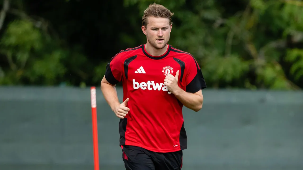 Pertahanan MU Keropos, Matthijs de Ligt Diklaim Bisa Jadi Solusi