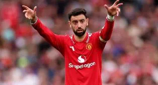Roy Keane Nilai Bruno Fernandes Terlalu Berlebihan Saat Dilanggar Foden