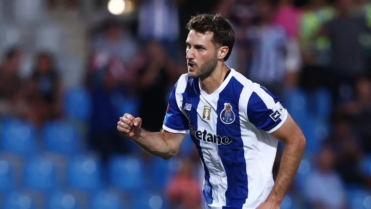 Santiago Gimenez Akhirnya Cetak Gol Perdana untuk Porto Lewat Penalti