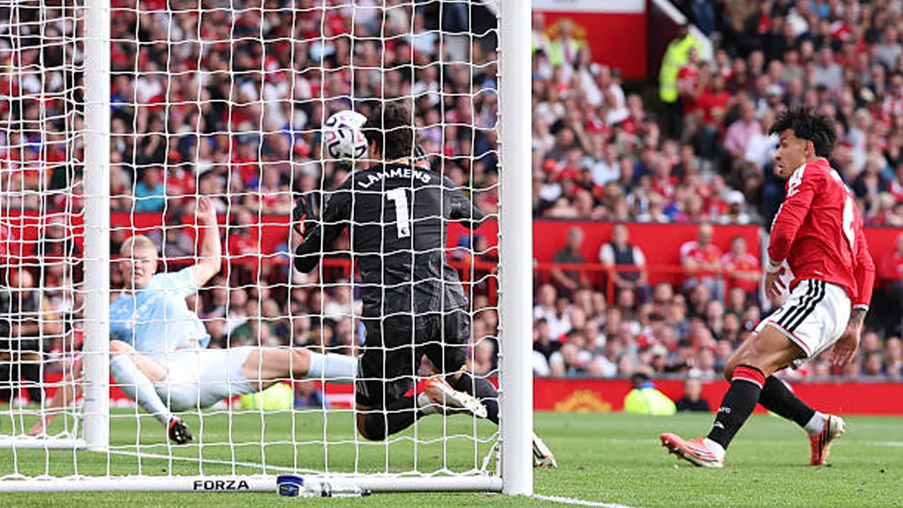 VAR Kecolongan Gol Erling Haaland, Pro Ref Hubungi Manchester United
