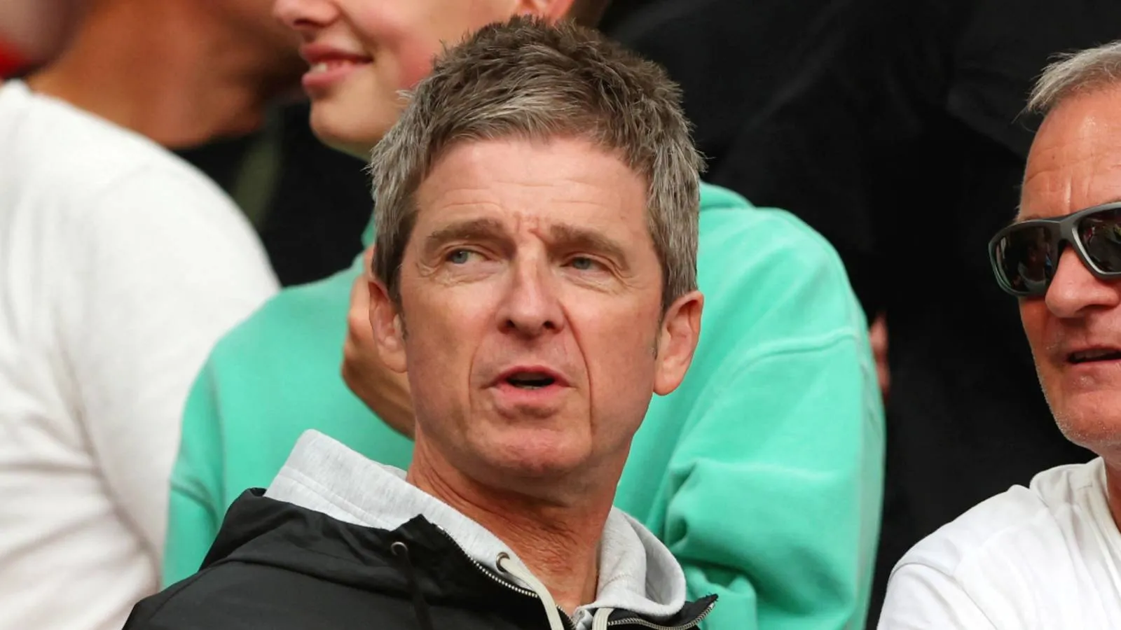 Ayah Bintang Man City Hantam Noel Gallagher hingga Babak Belur - sumber: (givemesport)
