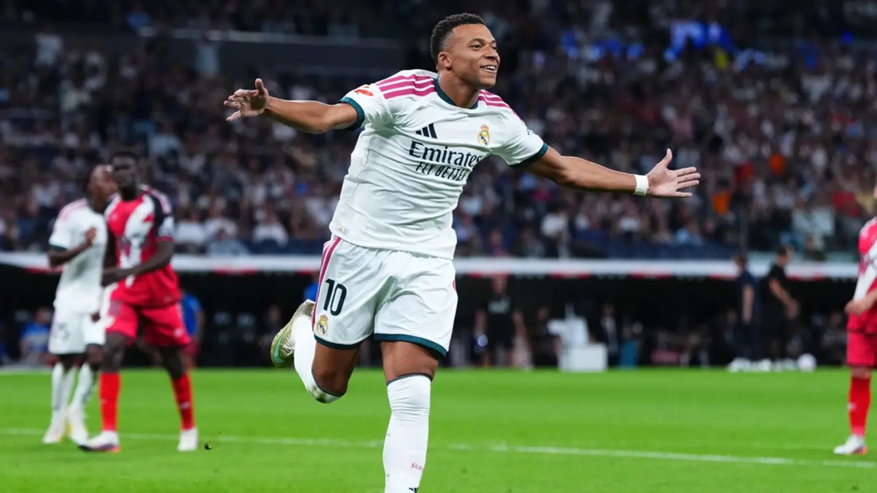 Bixente Lizarazu Ragu Kylian Mbappe Bisa Menangkan Ballon d'Or