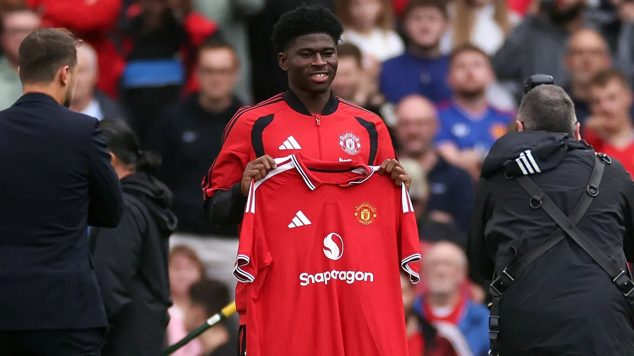 Carlos Baleba Makin Dekat dengan Debut Bersama Manchester United