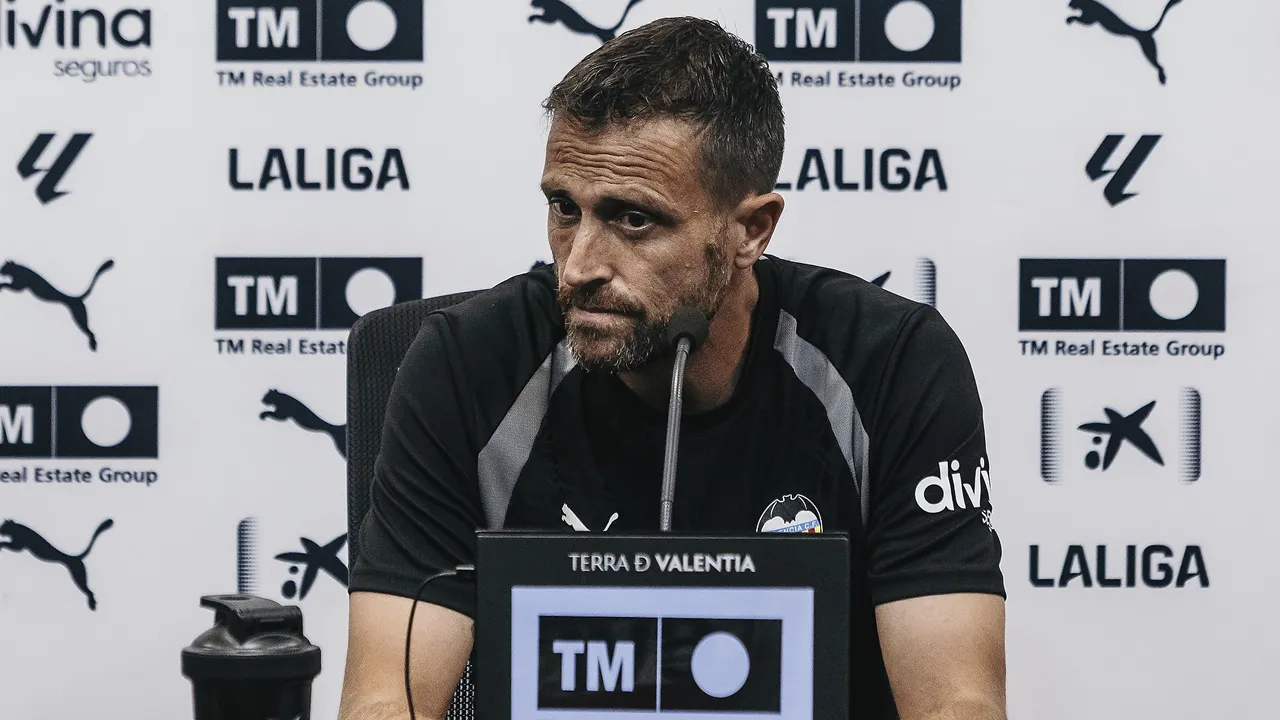 Dari Akademi ke Tim Utama, Begini Awal Oscar Sanchez Tangani Valencia