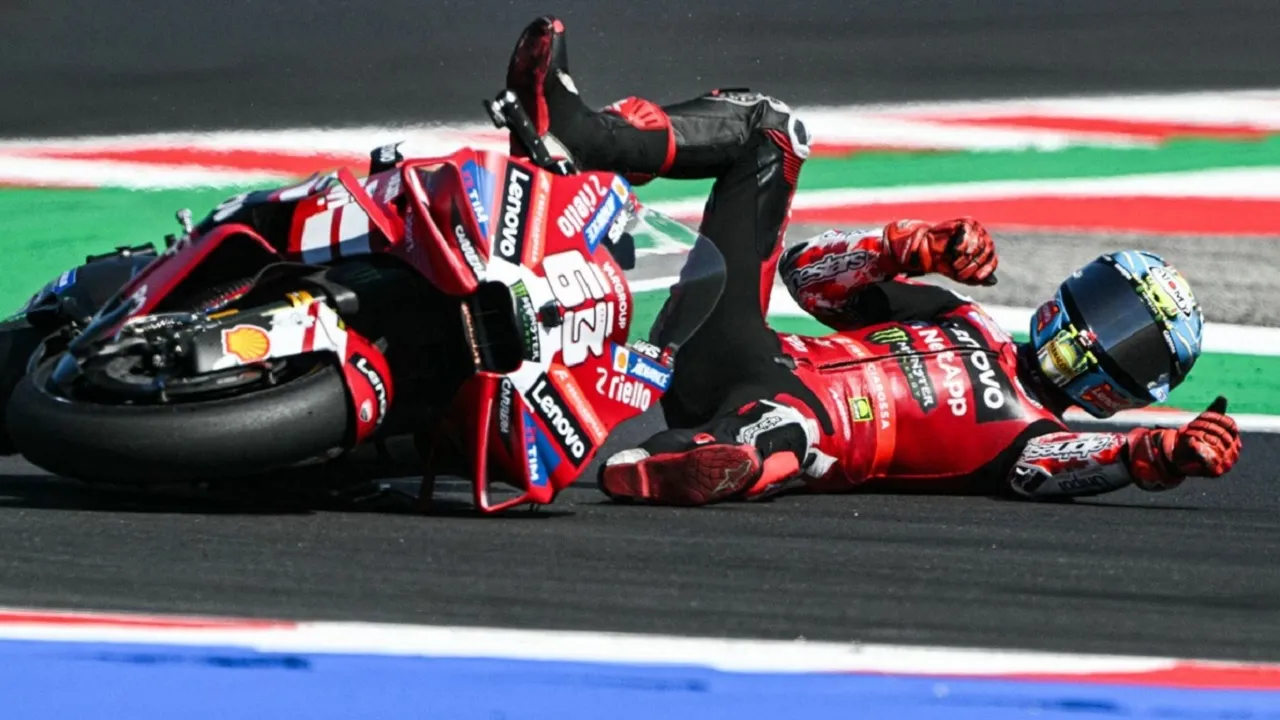 Francesco Bagnaia frustasi alami crash lagi di GP San Marino.