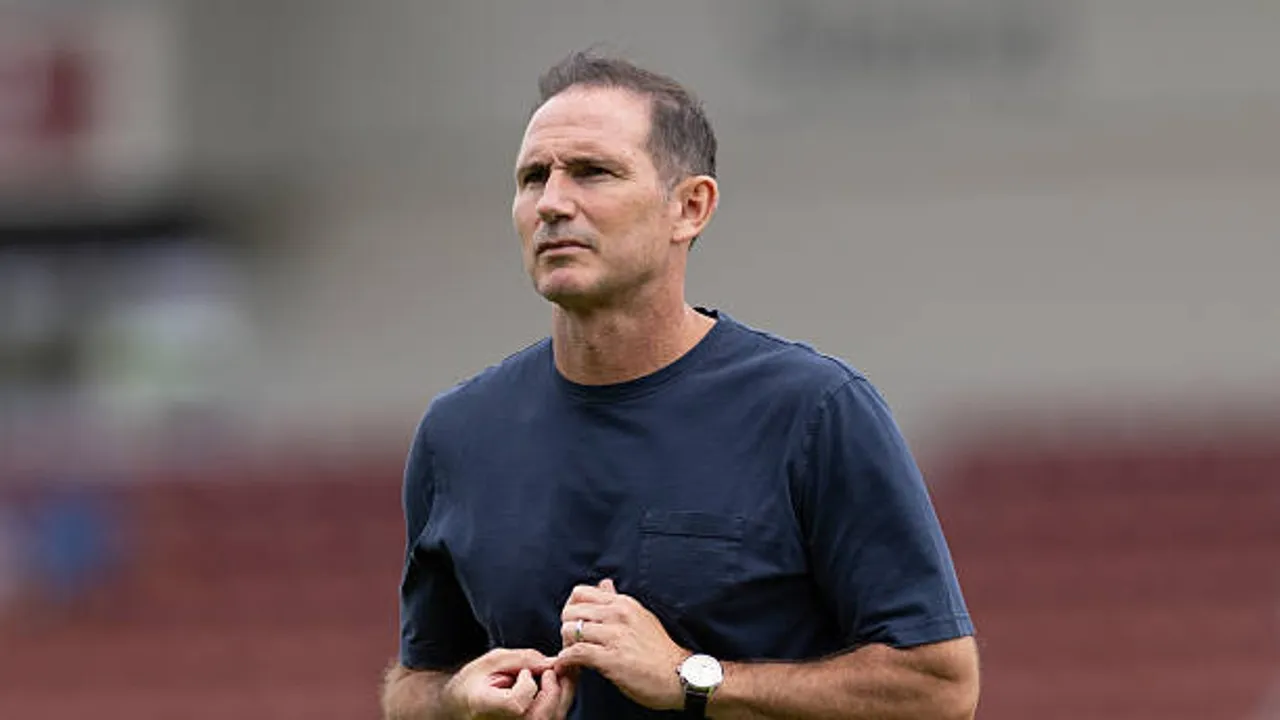 Frank Lampard beri sinyal lakukan rotasi pemain Coventry City saat bersua Aston Villa