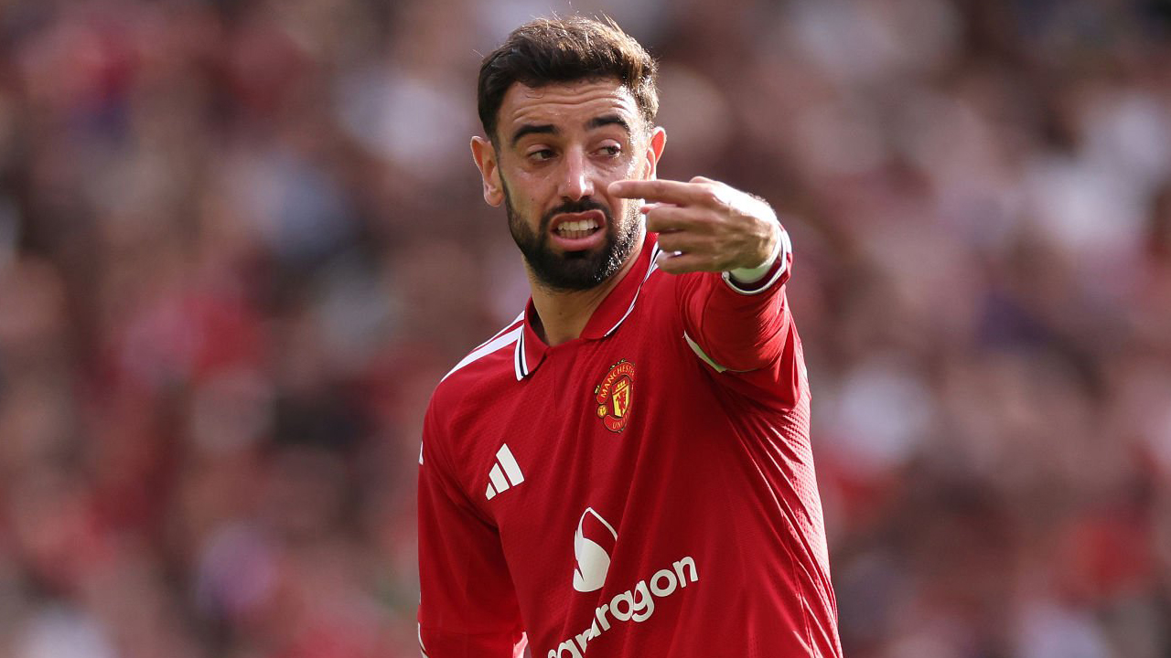 Gabriel Agbonlahor Kritik Bruno Fernandes atas Kartu Merah Phil Foden