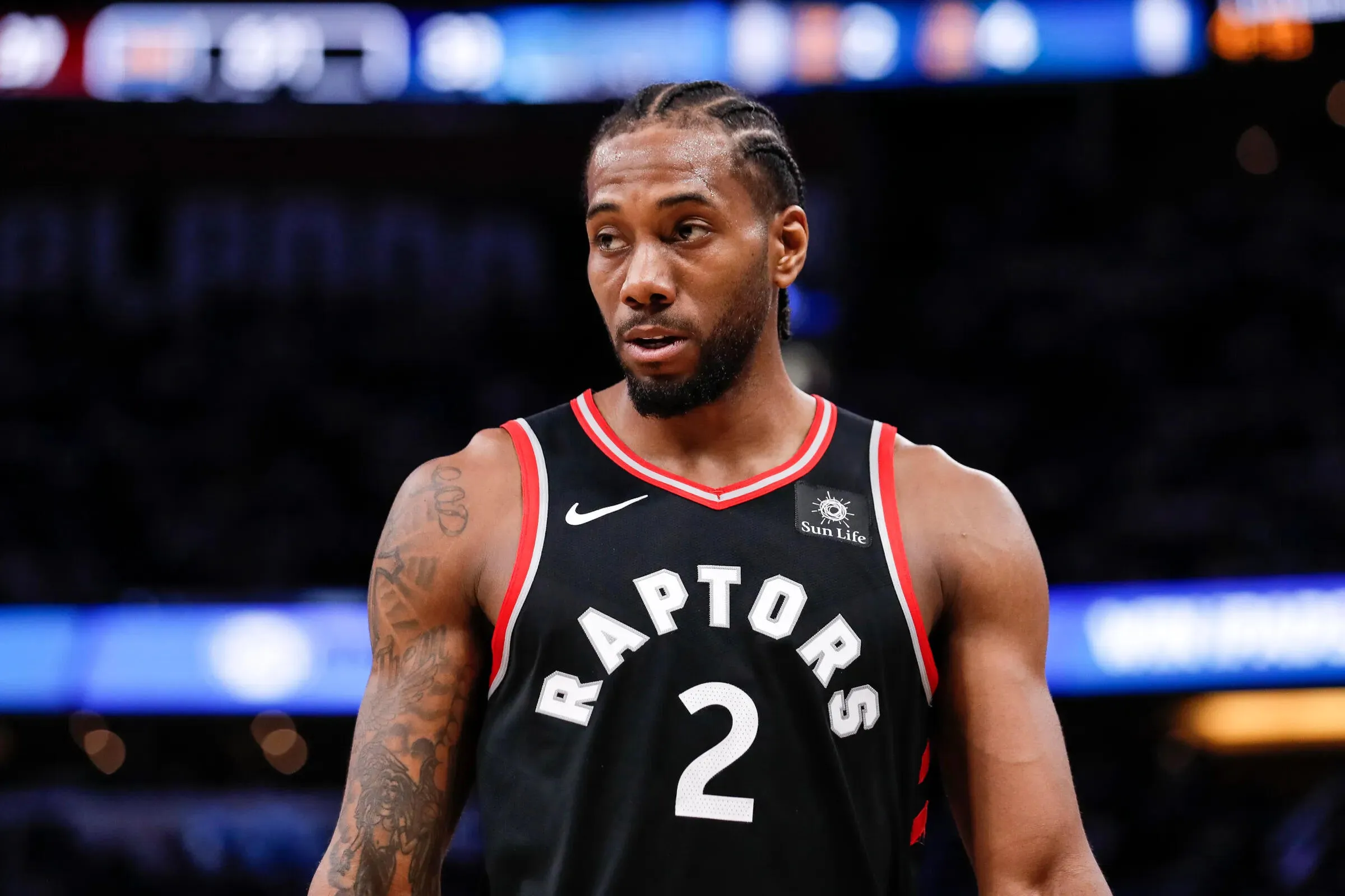 Kawhi Leonard Resmi Bergabung Kembali dengan Raptors - sumber: (mainbasket)
