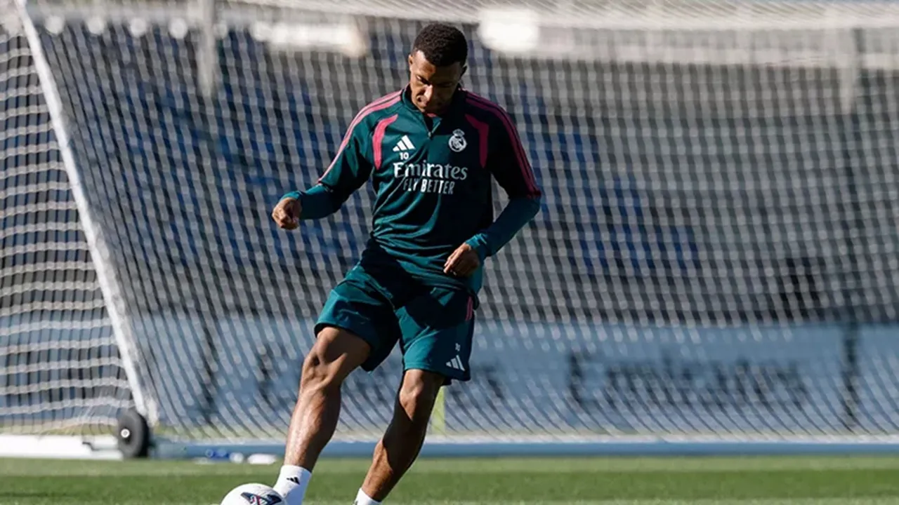 Kylian Mbappe Akan Bermain Lebih Baik jika Diduetkan dengan Carlos Espí