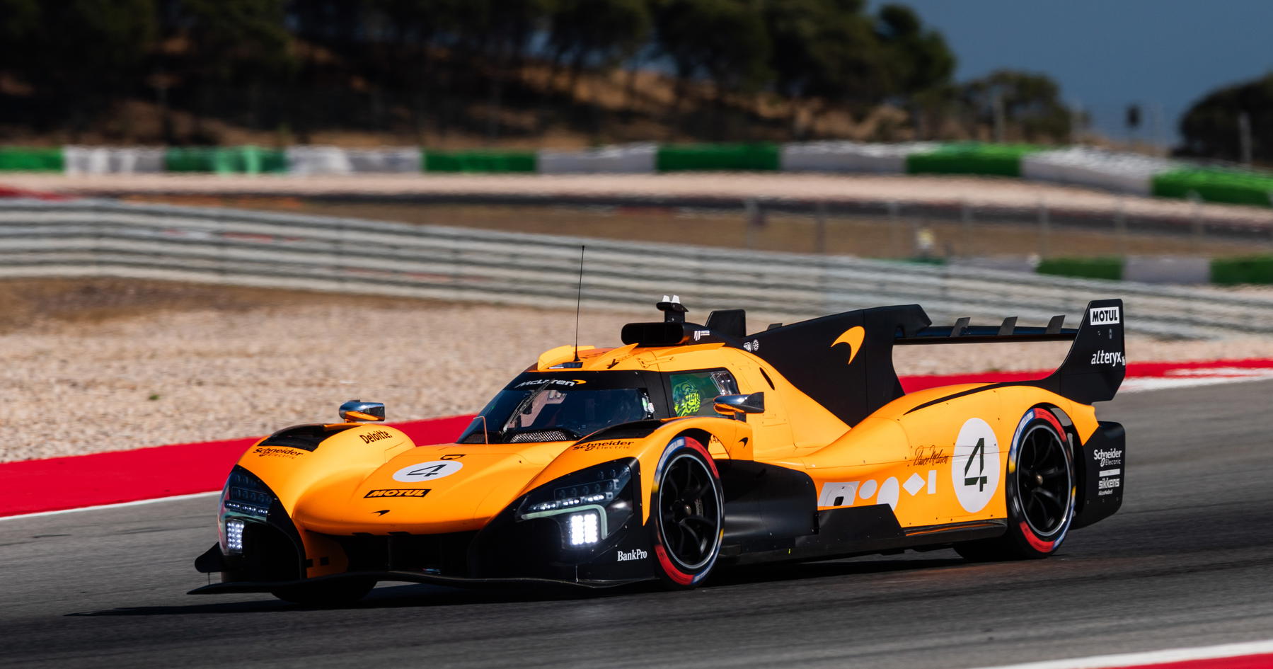 Lando Norris Uji Coba Hypercar McLaren untuk WEC 2024