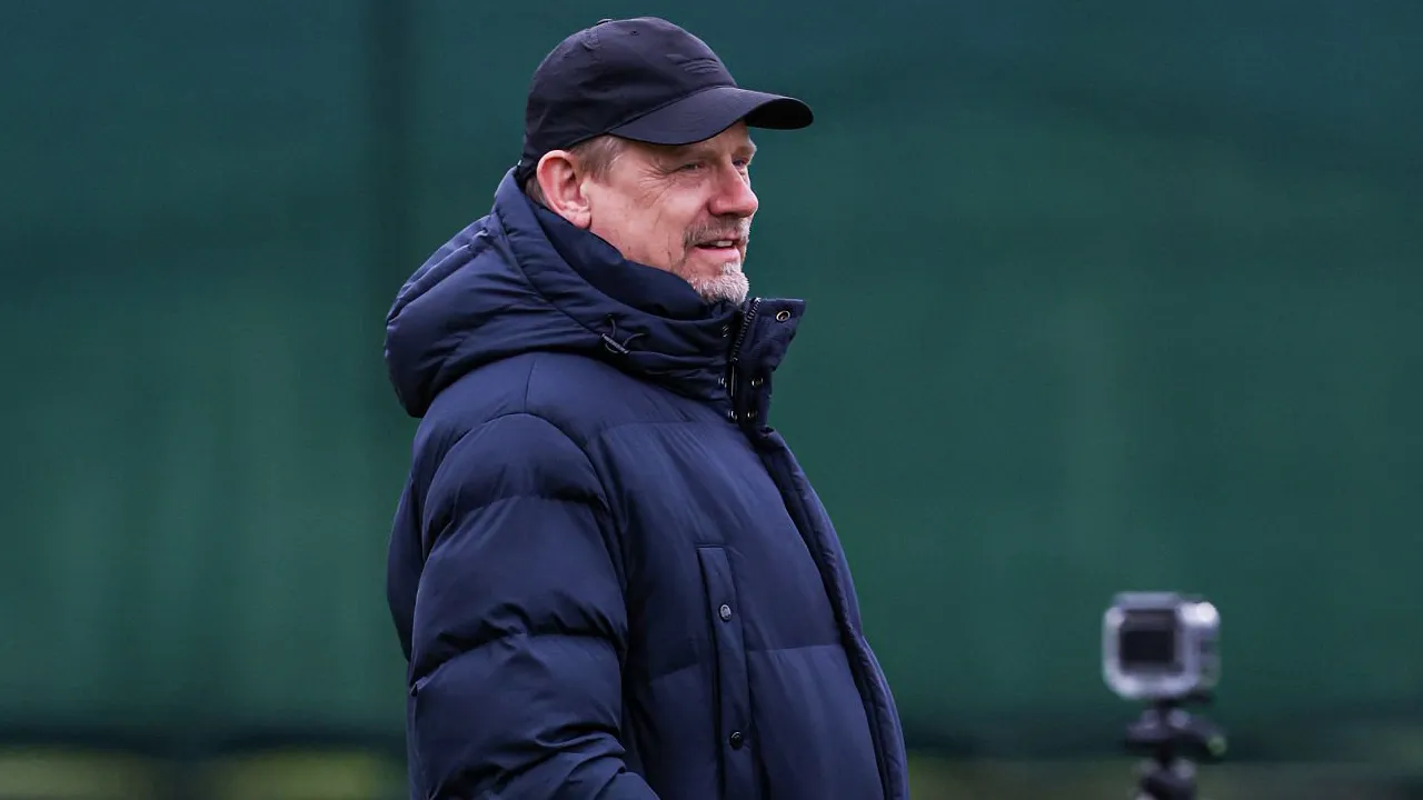 Peter Schmeichel Kritik VAR: Hapus dari Premier League!