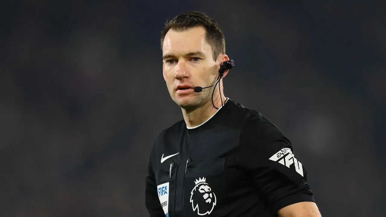 Wasit Jarred Gillet Ditunjuk Pimpin Laga AC Milan vs Benfica