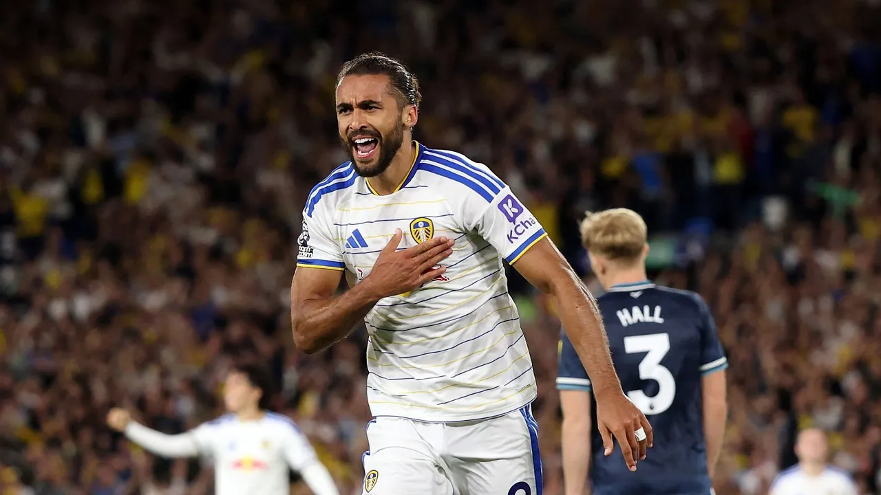 Keith Hackett sebut Dominic Calvert-Lewin beruntung tidak dikartu merah saat Leeds United kalahkan Newcastle