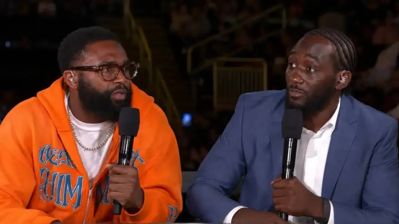 Terence Crawford (kanan) dan Jaron Ennis. (Foto: Fight TV)