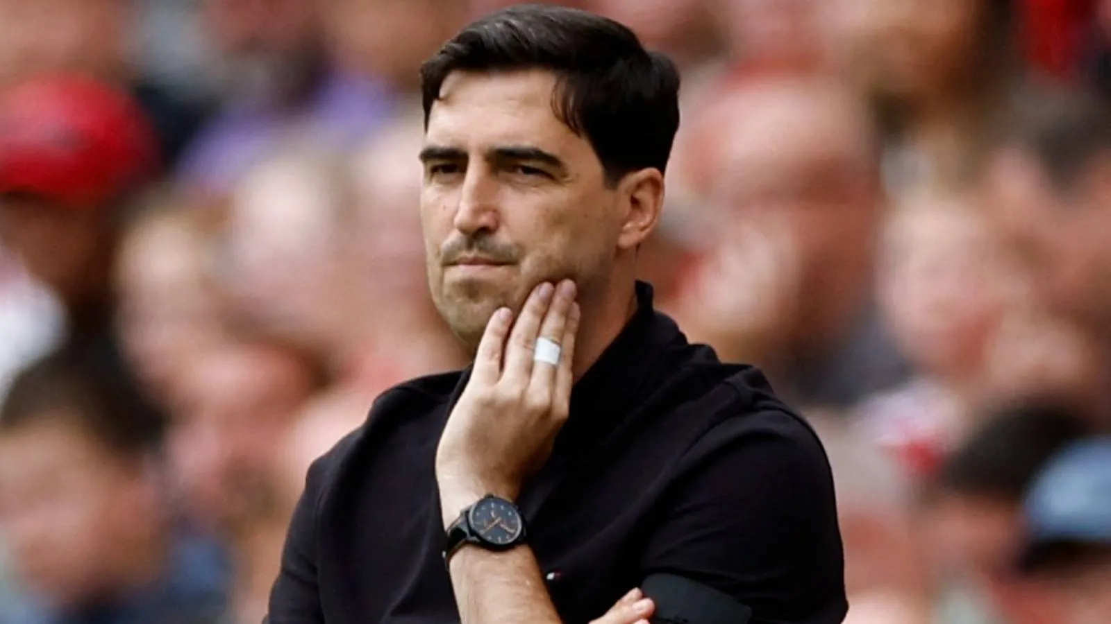 Fans Liverpool Desak Andoni Iraola Coret Pemain Buruk Usai Laga Kontra Spurs - sumber: (givemesport)