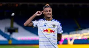 Leeds United Buka Peluang Permanenkan Winger Frankfurt, Jean-Matteo Bahoya