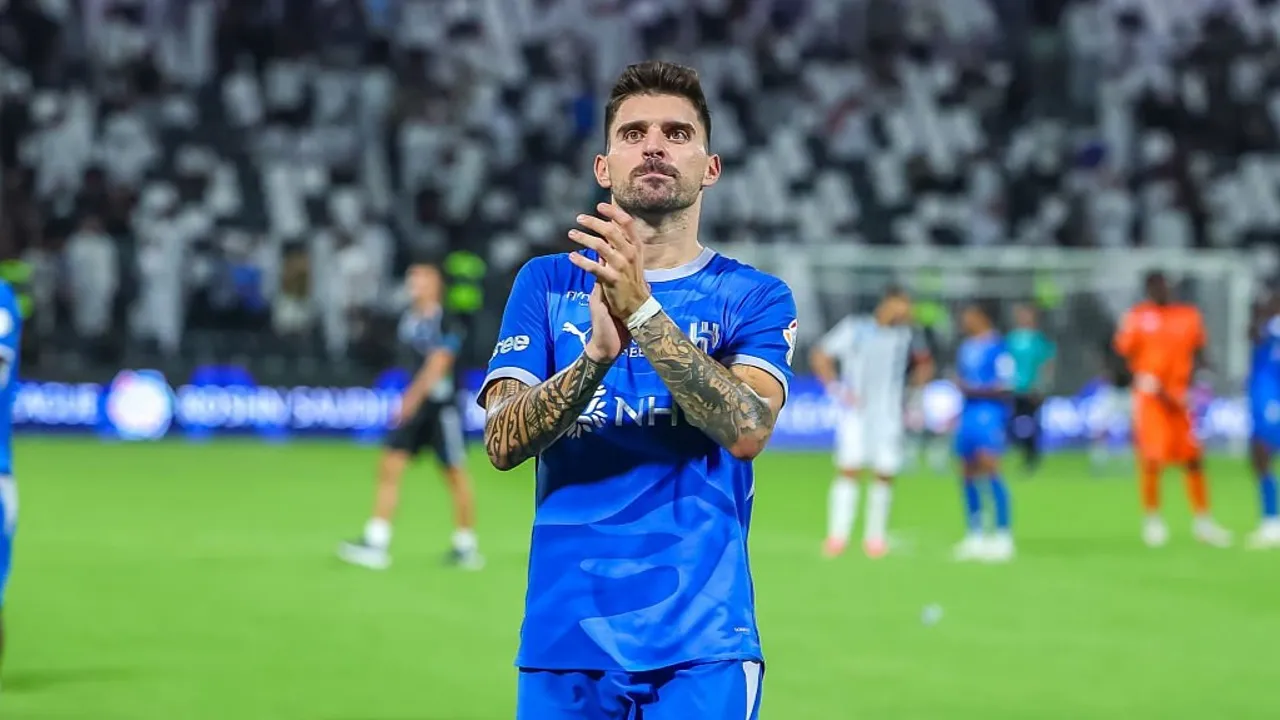 Suporter Al Taawoun sasar Ruben Neves dengan nyanyian mendiang Diogo Jota hingga berujung sanksi berat