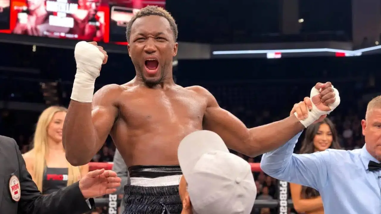 Abass Baraou berpeluang mendapatkan pertarungan besar di divisi yang dihuni juara seperti Jaron Ennis (WBA, WBO), Sebastian Fundora (WBC), dan Josh Kelly (IBF). (Foto: Fight TV)