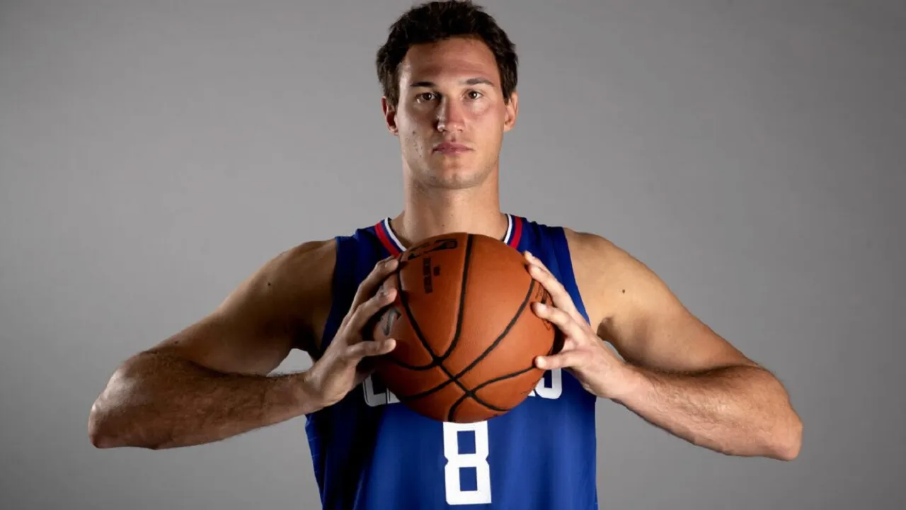 Danilo Gallinari ungkapkan rasa kesalnya kepada Kawhi Leonard yang rusak karier.