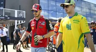 Francesco Bagnaia Terancam Disanksi Ducati Usai Obrolan Off-Cam Viral