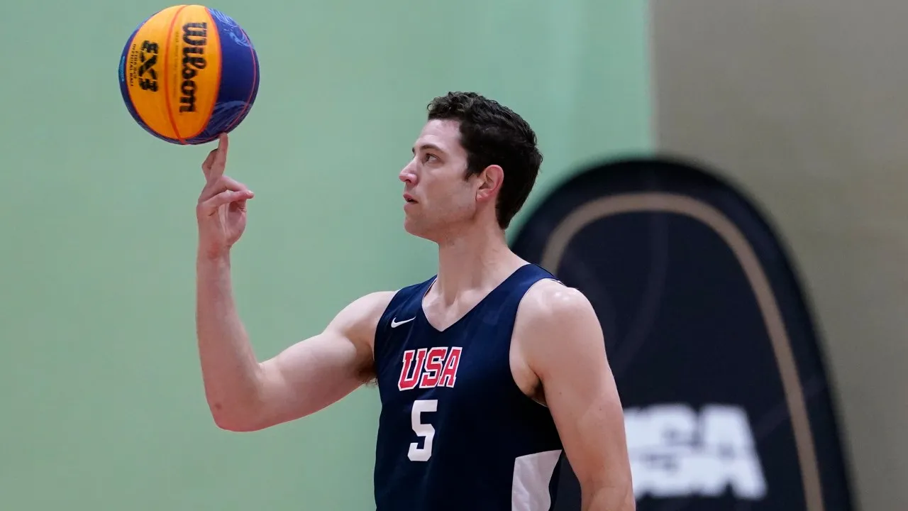 Jimmer Fredette dijadwalkan kembali ke lapangan akhir pekan ini dalam turnamen FIBA 3x3 di Phoenix, Arizona. (Foto: AP)