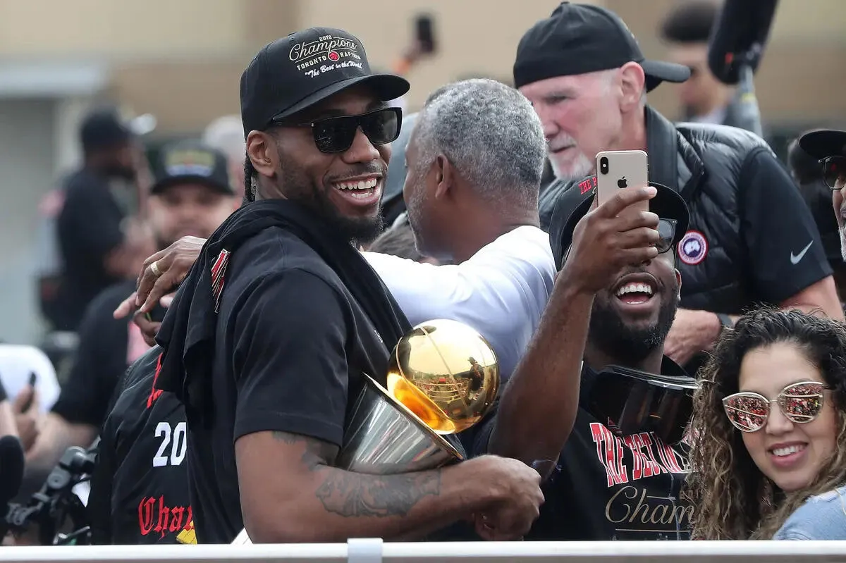 Kawhi Leonard Ungkapkan Perasaannya Usai Gabung Toronto - sumber: (mainbasket)