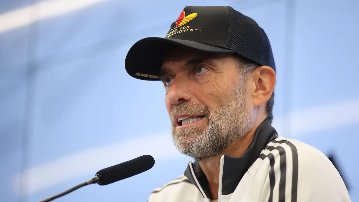 Klopp Beri Kabar Baik ke Arteta Usai Umumkan Skuad Baru - sumber: (footballlondon)