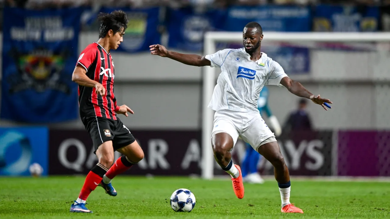Persib menerapkan taktik bertahan ketika melawan FC Seoul