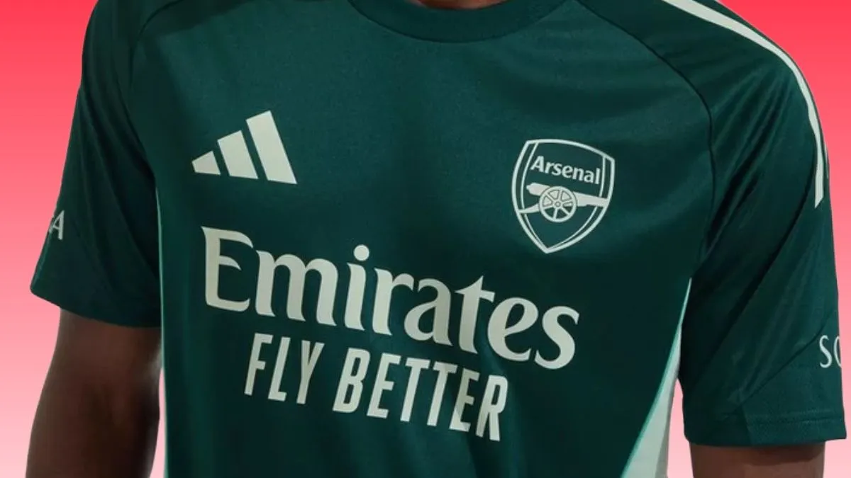 Jersey Retro Arsenal Turun Harga Jelang Laga Brighton - sumber: (footballlondon)