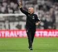 Pelatih Italiano Raih Simpati Fans dalam Penghormatan Spesial dari Besiktas