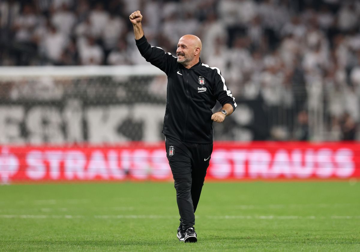 Pelatih Italiano Raih Simpati Fans dalam Penghormatan Spesial dari Besiktas