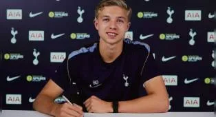 Tottenham Amankan Kontrak Profesional Kapten Tim U18