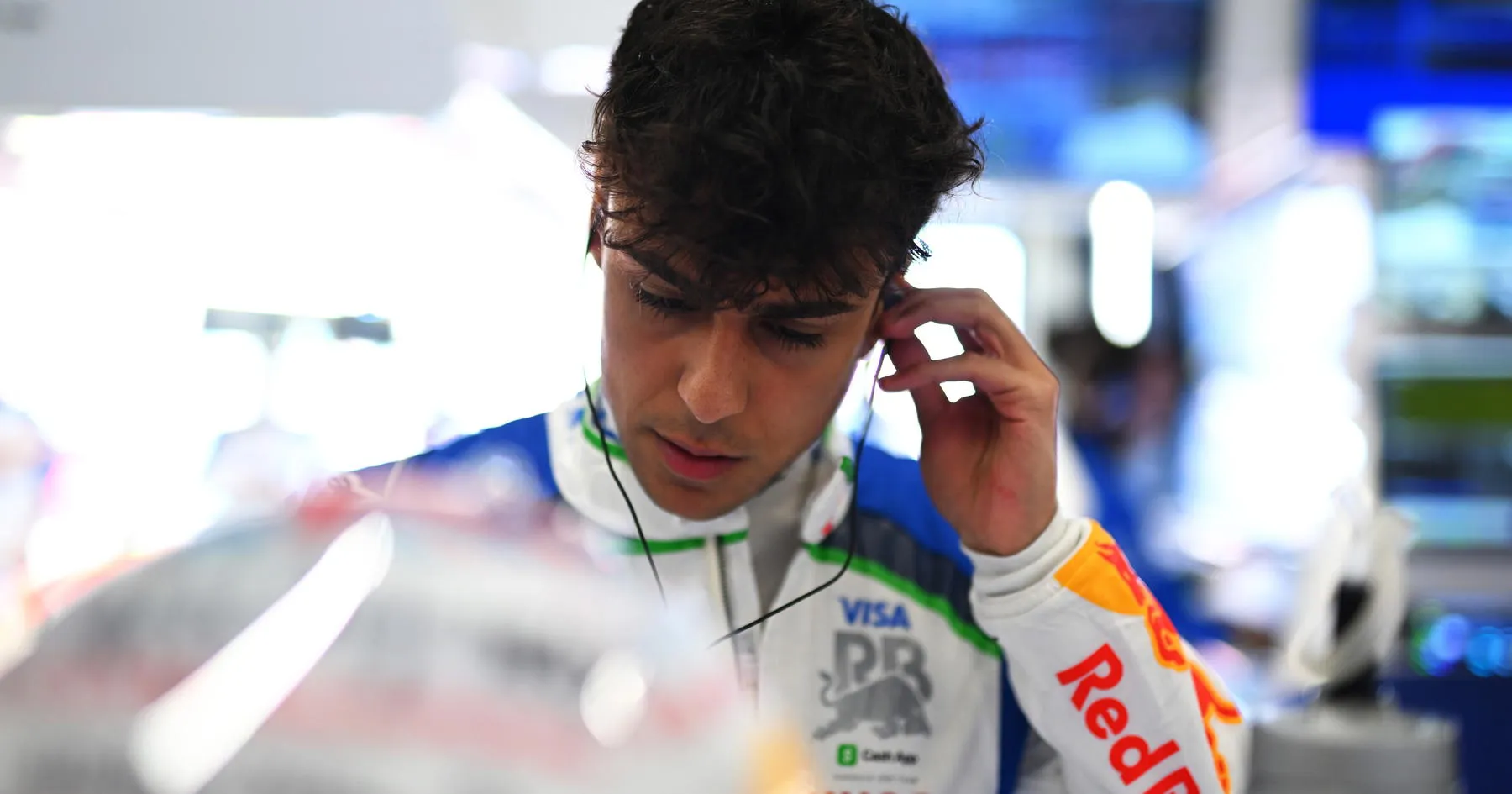 Arvid Lindblad Bela Insiden Kecelakaan di GP Spanyol - sumber: (racingnews365)