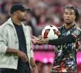 Bayern Munich Tunggu Akhir Musim 2026/27 untuk Perbarui Kontrak Olise