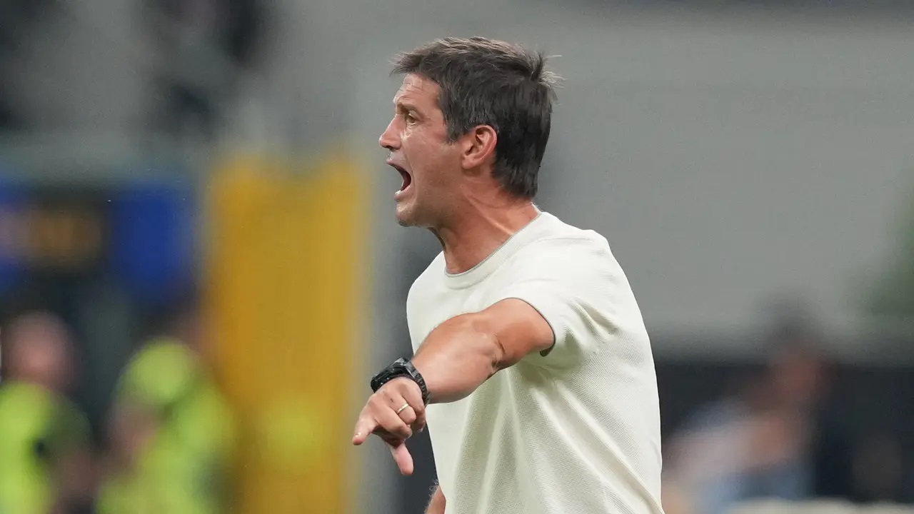 Jelang Lawan Roma, Sisi Kanan dan Lini Tengah Jadi Sorotan Cristian Chivu