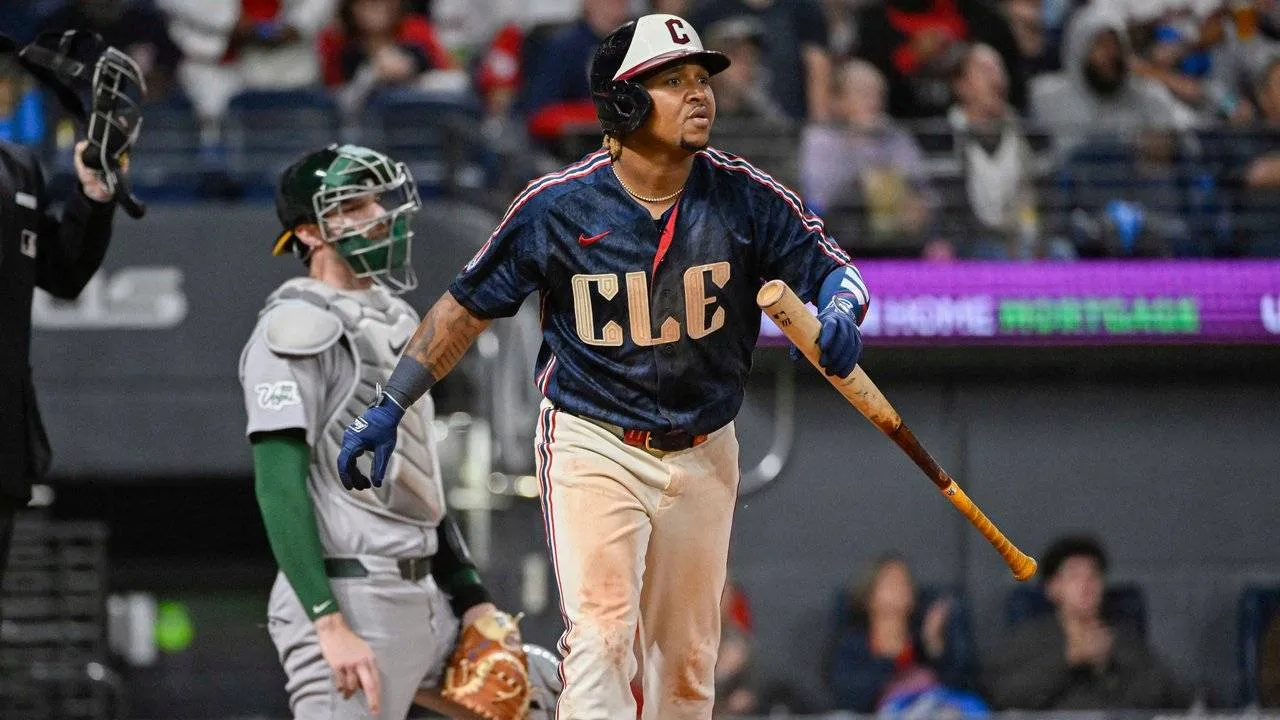 Jose Ramirez menjadi pemain kedua dalam sejarah klub yang mencapai angka tersebut setelah Earl Averill. (Foto: AP)