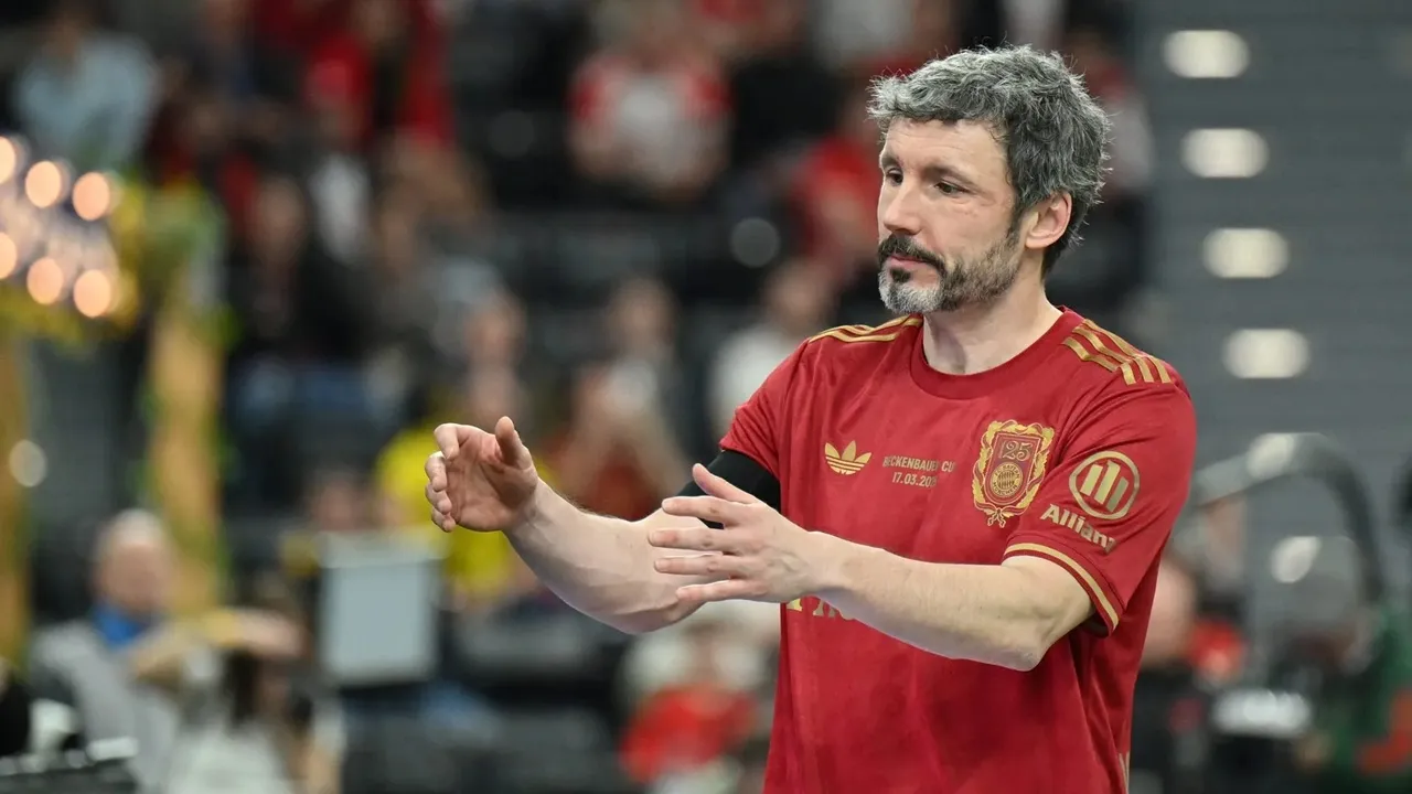Mark van Bommel Jelaskan Mengenai Thibaut Courtois