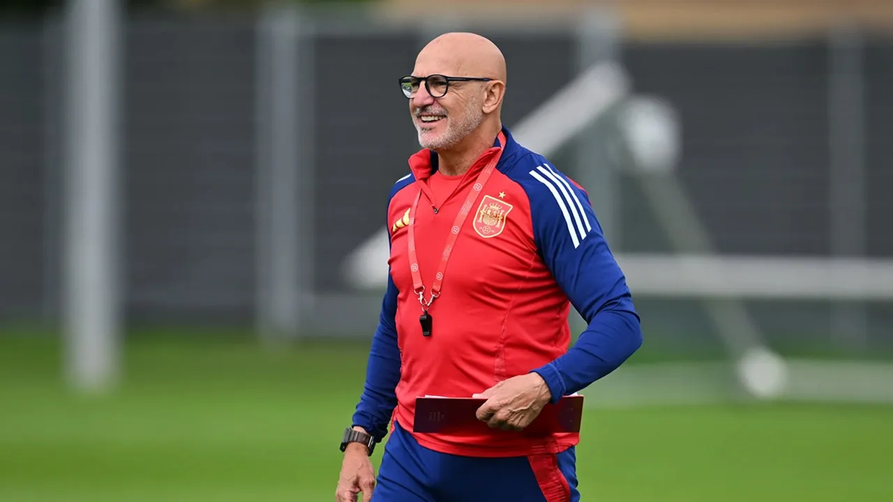 Pelatih Timnas Spanyol Menyambut Kembalinya Dean Huijsen