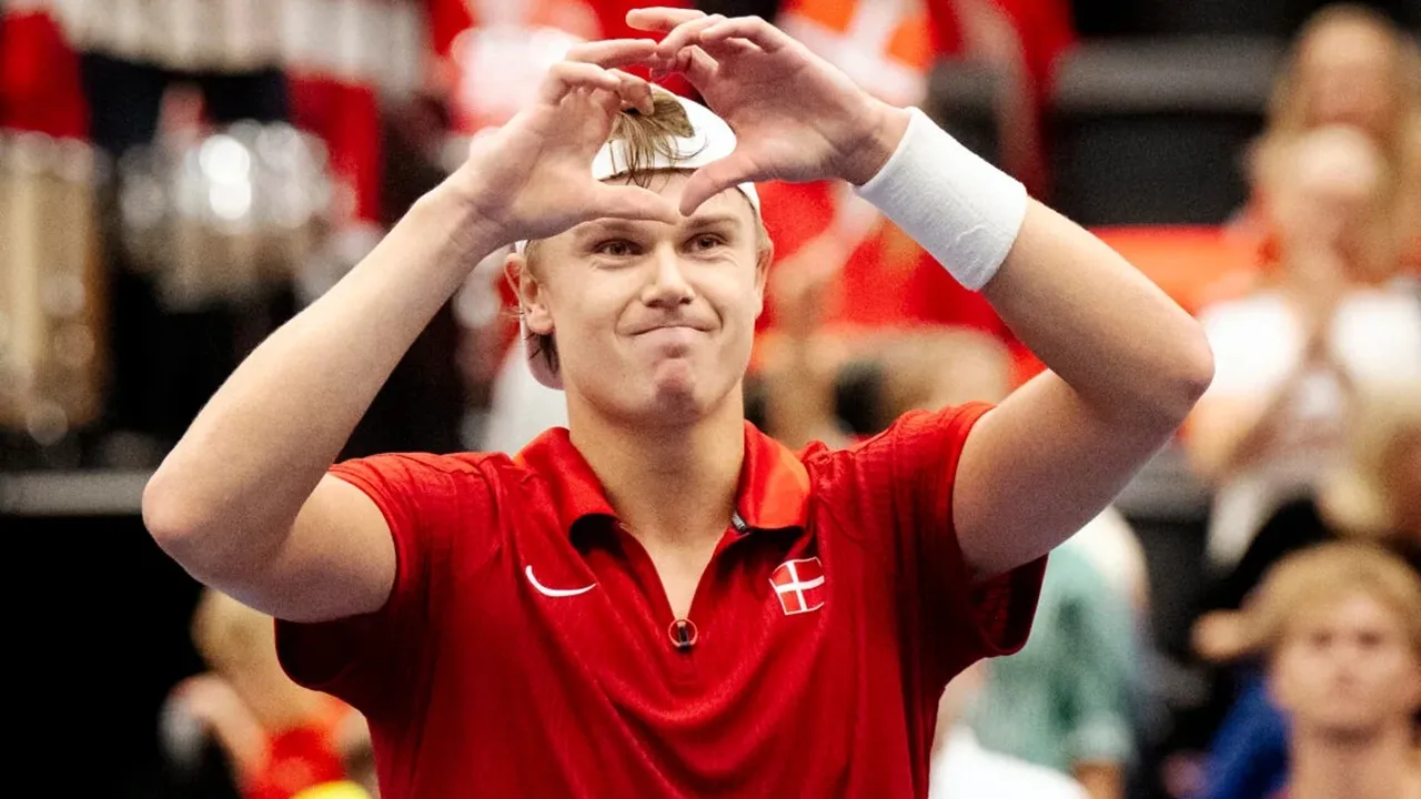 Absen Cukup Panjang, Holger Rune Emosional Usai Klaim Kemenangan Pertama Di Davis Cup