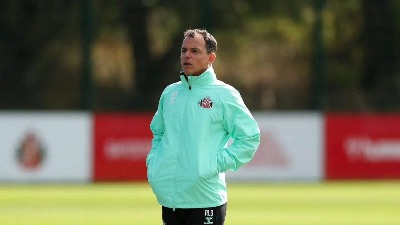Regis Le Bris siap catat rekor laga ke-100 bersama Sunderland saat lawan Manchester City
